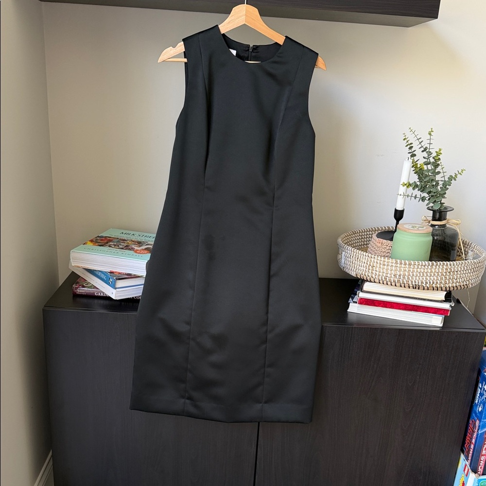 Laura Ashley Elegant Black Sleeveless Dress   In Color Black and Size 8